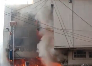 Massive fire kills one in Shillong, police and district officials did share information
