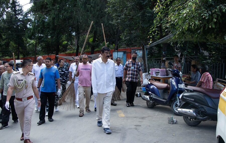 Mizoram Governor Dr. Hari Babu Kambhampati led cleanliness drive in Aizawl