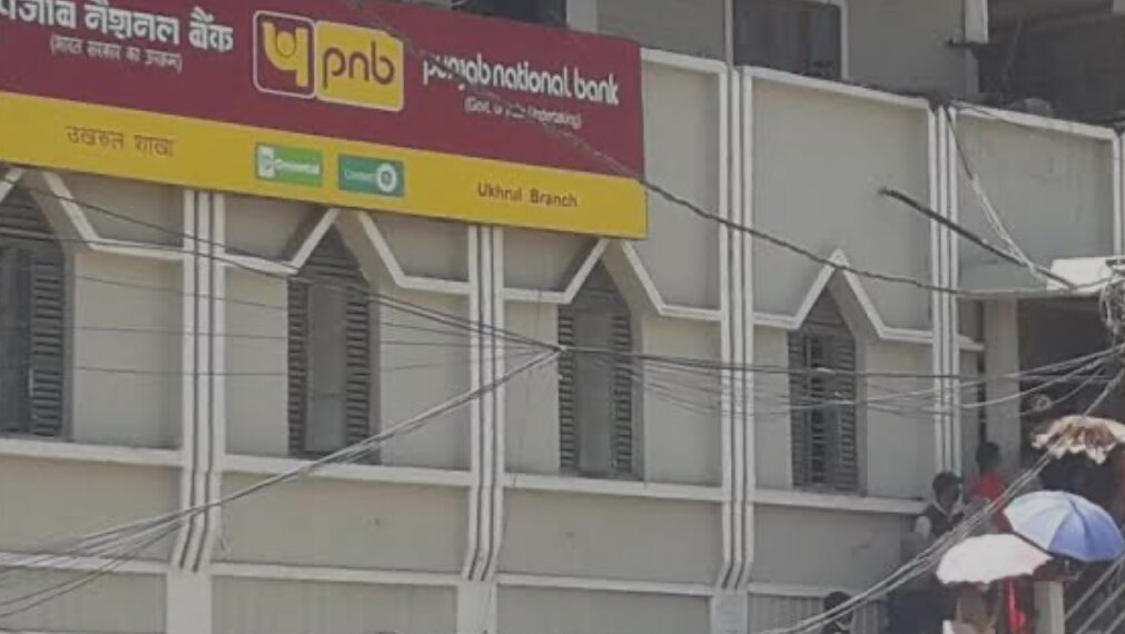 Armed  men loots Rs 18.85 crore from Punjab National Bank in Manipur